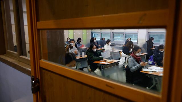 FOTO: Siswa Korea Selatan Ikuti Ujian Masuk Perguruan Tinggi