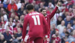 Pemain Liverpool, Dominik Szoboszlai, merayakan gol pertamanya untuk timnya dalam pertandingan Liga Primer Inggris antara FC Liverpool dan FC Arsenal di Liverpool, Inggris, Minggu (31/8/2025). (Foto AP/Jon Super)