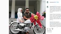 Ulang Tahun Pernikahan, Ridwan Kamil Beri Kado Kawasaki W175 Kustom (@ridwankamil)