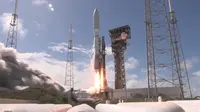 Peluncuran satelit internet uji coba Amazon dalam Project Kuiper dengan roket Atlas, Jumat (6/10/2023). (YouTube United Launch Alliance)