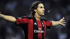 Selebrasi Zlatan Ibrahimovic yang mencetak dua gol ke gawang AJ Auxerre dalam partai pertama babak penyisihan grup Liga Champions di San Siro, 15 September 2010. AFP PHOTO/OLIVIER MORIN
