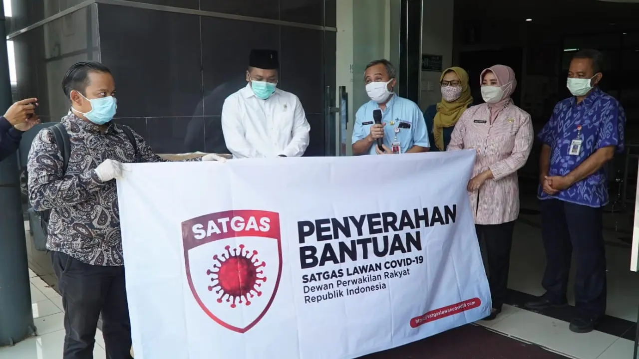 Satgas Lawan Covid-19 DPR RI terus mendistribusikan bantuan kepada petugas medis di seluruh daerah.