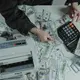 Trust fund merupakan pengaturan hukum untuk mengelola aset melalui trustee demi kepentingan beneficiary, dengan ketentuan penggunaan dan distribusi yang telah ditetapkan. (Foto/Dok: Pexels)