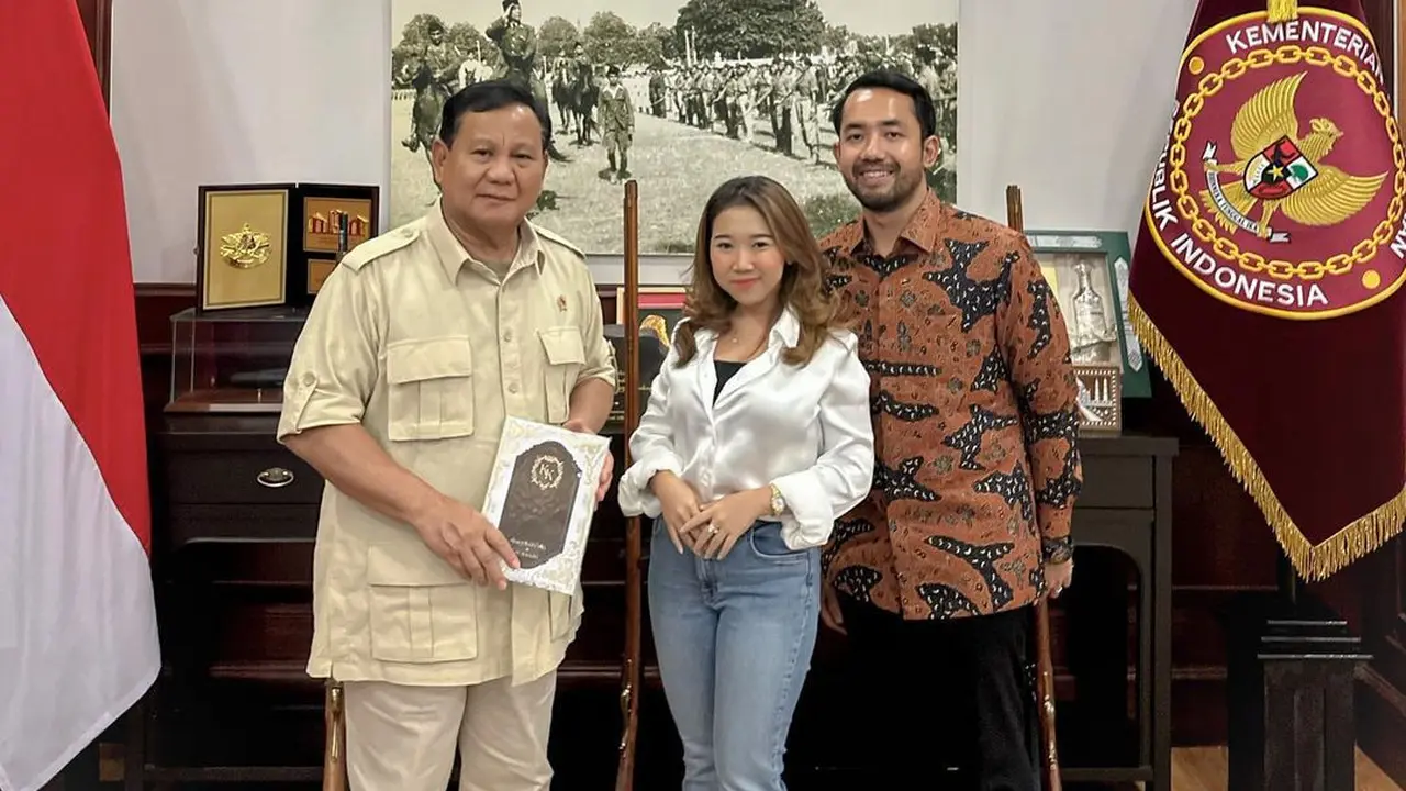 Kiky Saputri dan Calon Suaminya Antar Langsung Undangan Pernikahan untuk Pak Menhan Prabowo Subianto