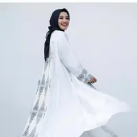 Sebelumnya, Laudya Chintya Bella telah bernazar menutup aurat setelah resmi menjadi istri. Tapi setelah menjalankan ibadah umrah, lantas ia ingin cepat-cepat menutup auratnya. (dok. Intagram)