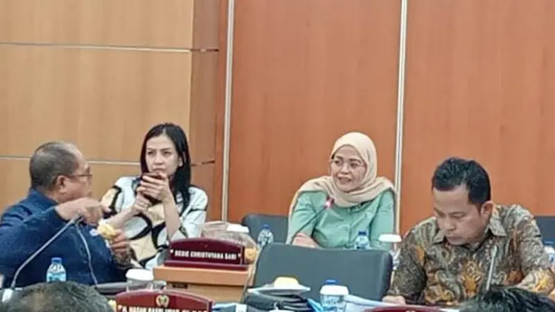 Ketua Fraksi Partai Demokrat di DPRD DKI Jakarta, Desie Christhyana Sari (kedua dari kanan) (Istimewa)