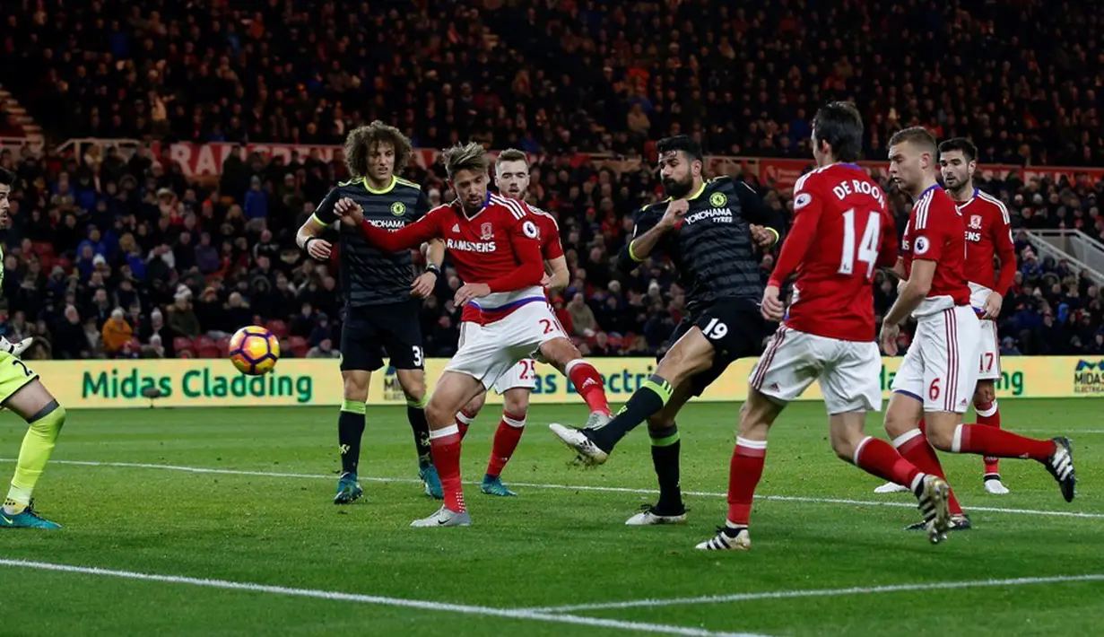 Striker Chelsea, Diego Costa, saat mencetak gol tunggal kemenangan atas Middlesbrough dalam lanjutan Premier League di Stadion Riverside, Middlesbrough, Minggu (20/11/2016). (Reuters/Andrew Yates)