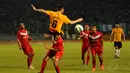 Laga antar kedua tim legenda sepak bola yang berlangsung di Stadion GBK Jakarta (7/6/2014) berakhir 5-2 untuk World Football Legends. (Liputan6.com/Helmi Fithriansyah)