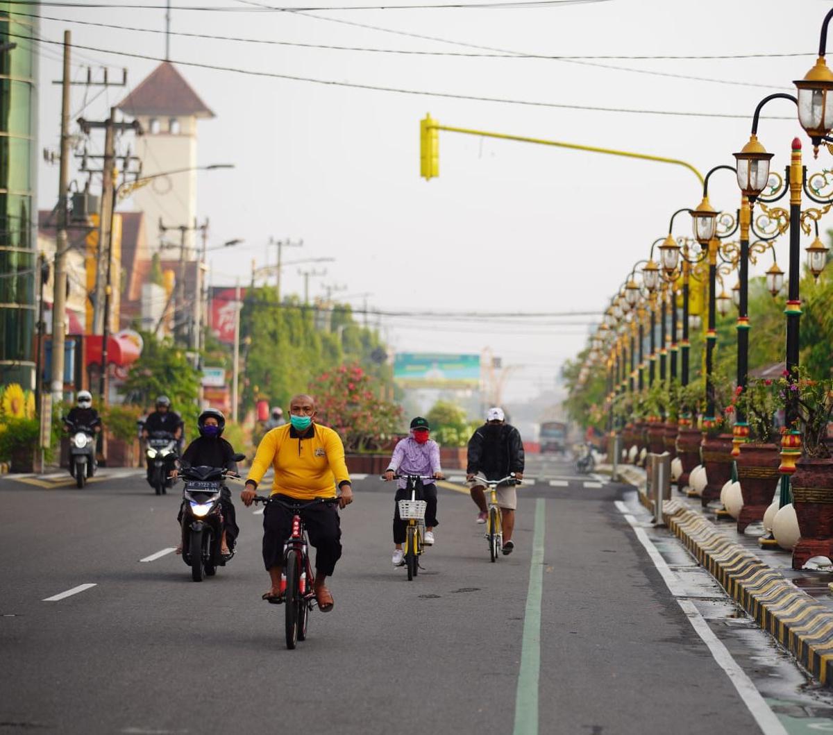 Bangunan yang selama ini menjadi magnet dunia di sejumlah negara diduplikasi di Kota Madiun. Sebuah kawasan sepanjang sekitar 1 Km disulap menjadi kumpulan miniatur ikon beberapa negara di dunia.
