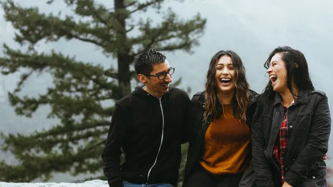 [Bintang] 5 Zodiak Ini Gampang Akrab sama Orang-orang