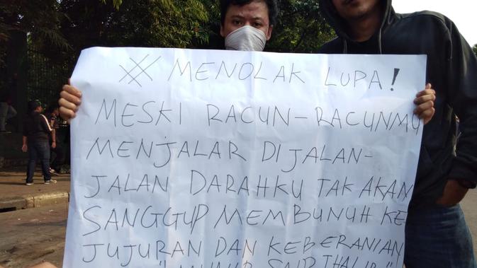 Demo massa berseragam putih abu-abu dan pramuka terjadi di kawasan Palmerah, Jakarta Pusat. (Liputan6.com/Ady Anugrahadi)