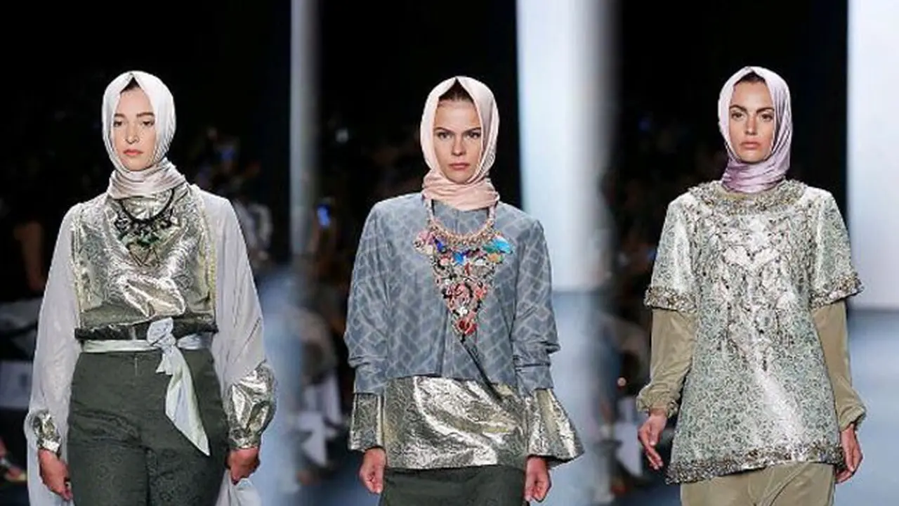 Anniesa Hasibuan di panggung New York Fashion Week