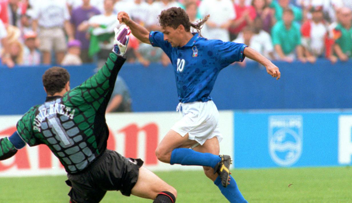 Italia. Pada Piala Dunia edisi 1994 di Amerika Serikat, Timnas Spanyol tersingkir di babak perempatfinal. Italia menjadi negara yang sukses memulangkan Spanyol di babak perempatfinal Piala Dunia 1994 (9/7/1994) dengan kemenangan 2-1. Dua gol kemenangan Italia dicetak oleh duo Baggio, yaitu Dino Baggio pada menit ke-25 dan Roberto Baggio pada menit ke-88. Sementara satu-satunya gol untuk Spanyol dicetak oleh Caminero pada menit ke-58. (AFP/Timothy A. Clary)