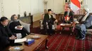 Wakil Presiden Jusuf Kalla bertemu dengan Chairman High Peace Council Y.M Mohammad Karim Khalili di Istana Haram Sarai, Kabul, Afghanistan, Selasa (27/2). Jusuf Kalla juga diagendakan melakukan serangkaian pertemuan. (Liputan6.com/Pool/Tim Media Wapres)
