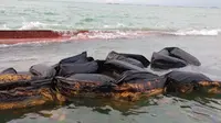 Perairan Batam Tercemar Limbah Minyak dari Kapal Tenggelam