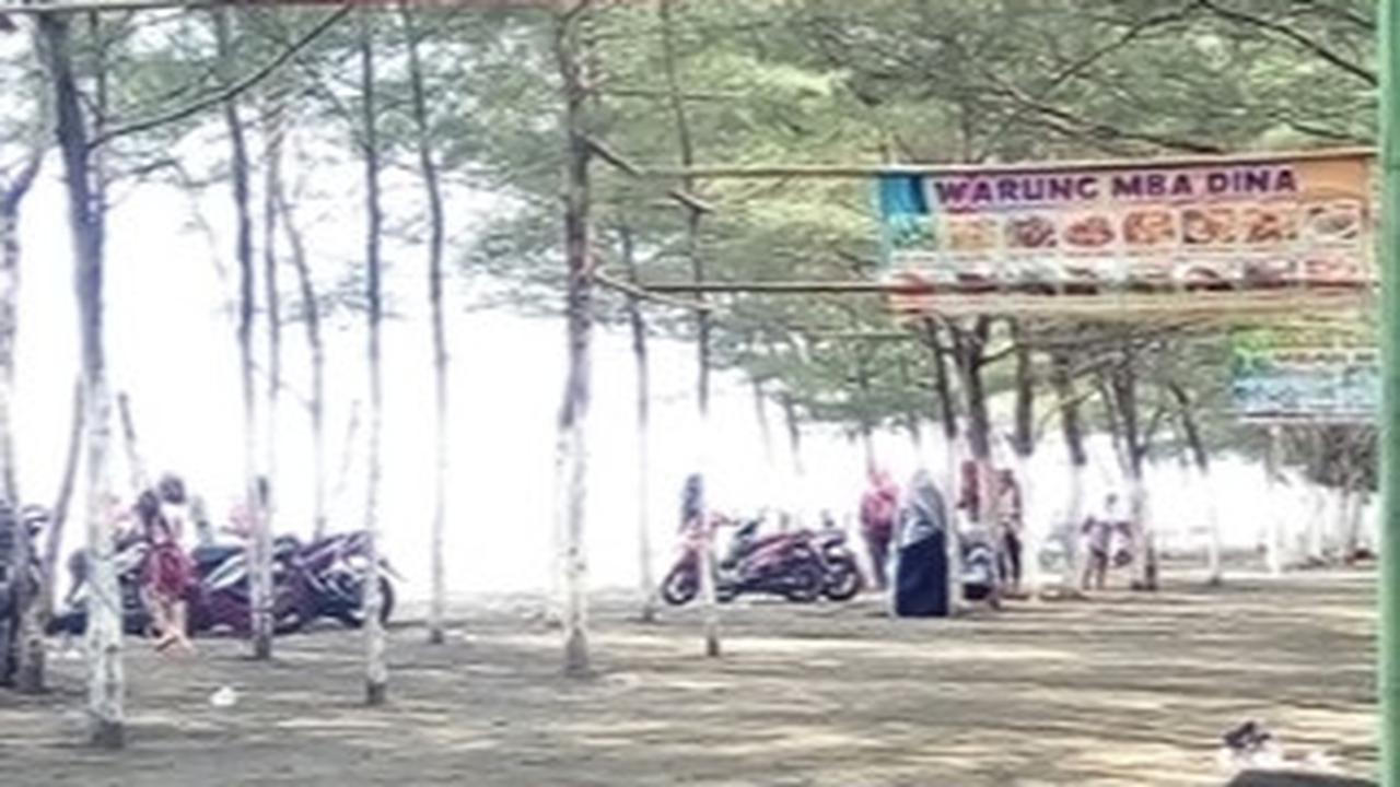 2. Pantai Joko Tingkir<br>