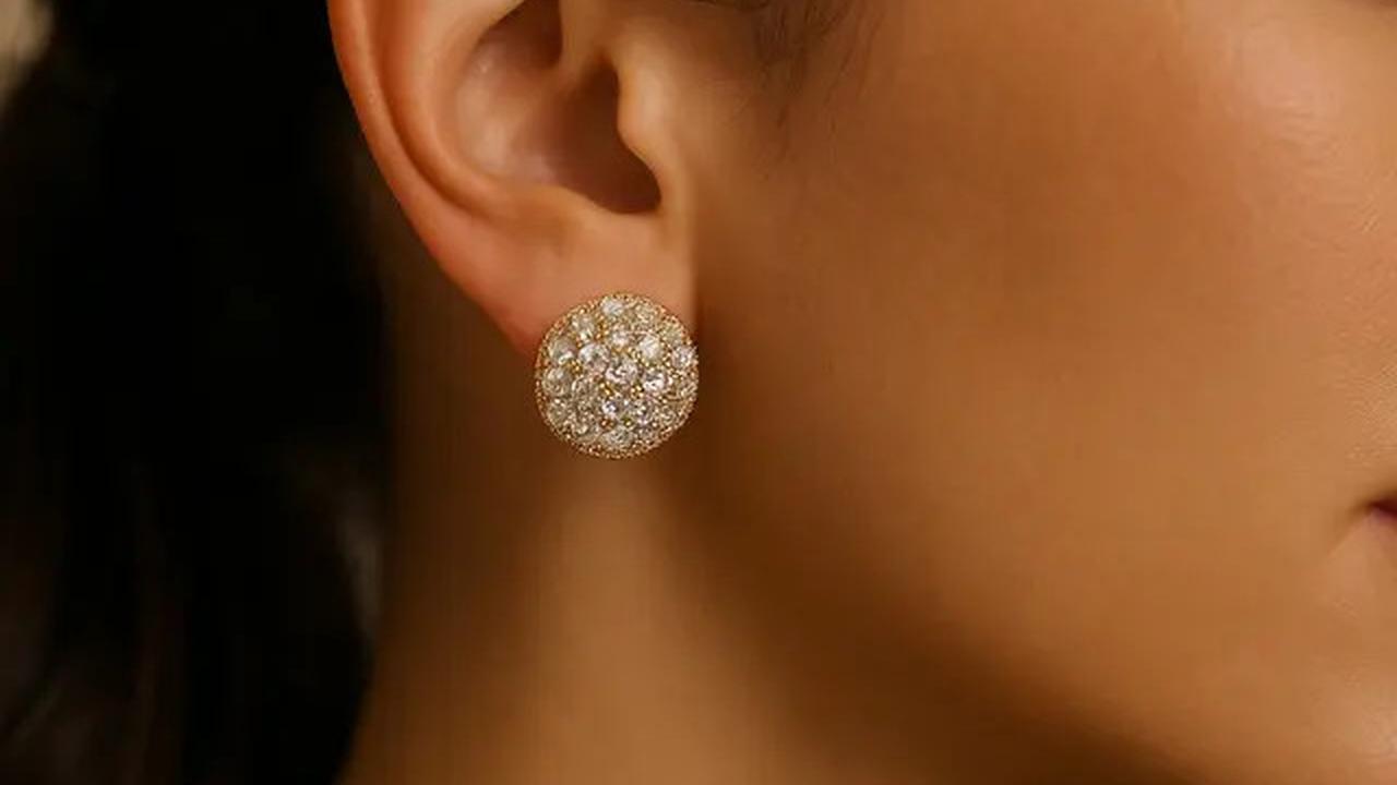 7 Model Anting Emas untuk Baju Batik yang Kekinian