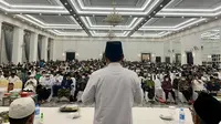 KH Yahya Cholil Staquf (Gus Yahya) menyampaikan sambutan di depan ratusan pendukung, di Graha Wangsa, Selasa (21/12/2021) malam. (Ist)