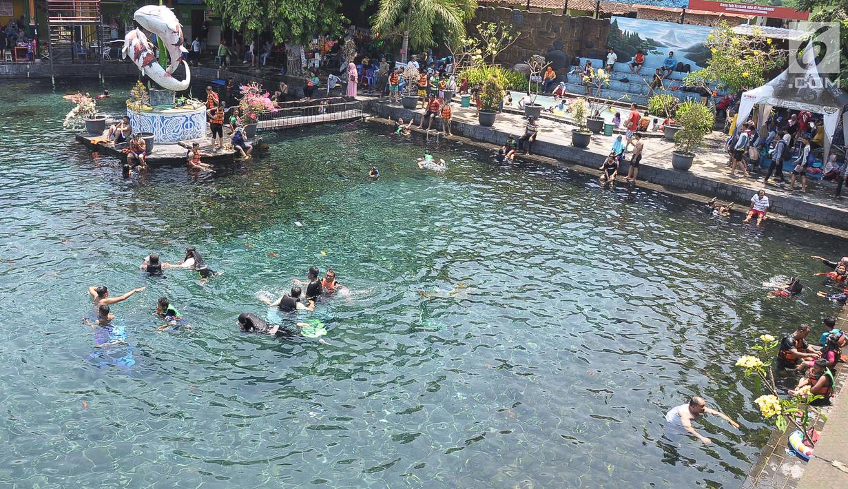 Foto Sensasi Swafoto Dalam Air Di Kolam Renang Umbol Ponggok Lifestyle Liputan6 Com