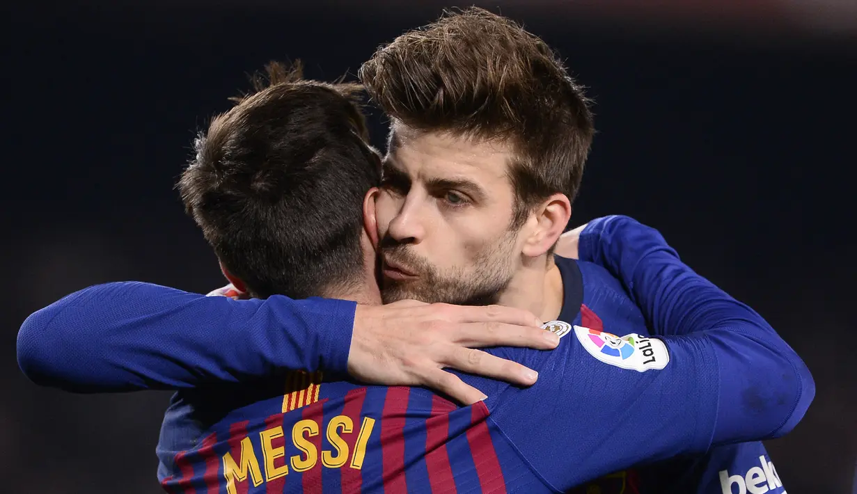 Lionel Messi memang seorang pribadi yang tertutup. Namun jangan salah, ternyata ia banyak mempunyai teman dekat di Barcelona. Ketika ujung kariernya selama 17 tahun di Barcelona berakhir, momen indah bersama 9 rekannya berikut akan jadi kenangan La Pulga. (Foto: AFP/Josep Lago)