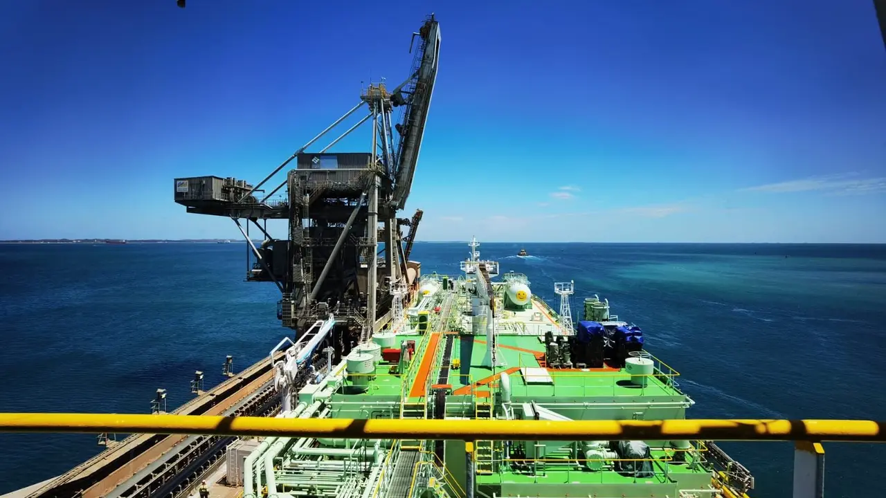 Kapal Gas Walio milik PT Pertamina International Shipping (PIS) lolos kriteria Paris MoU. Dengan kelolosan ini Kapal PIS bisa berlayar kibarkan bendera Indonesia di benua Eropa. (Dok PIS)