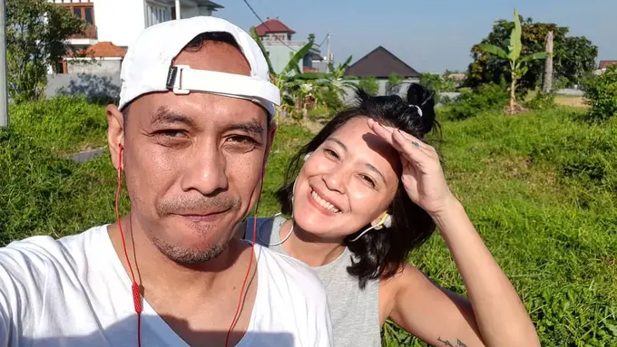 [Fimela] Pongki Barata dengan Sophie Navita