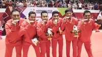 Tim bulutangkis Indonesia berhasil menyumbang medali emas pertama di Asian Paragames 2018  di Istora Senayan, Minggu (7/10/2018).  (Bola.com/Peksi Cahyo)
