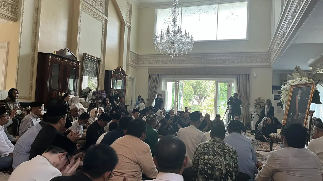 Mantan Menteri Agama RI Suryadharma Ali meninggal dunia dan akan dimakamkan di Taman Makam Pahlawan Kalibata, Jakarta Selatan (Jaksel), Kamis (31/7/2025).