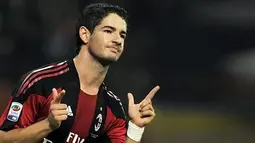 Selebrasi gol dari Alexandre Pato yang menyumbang dua gol kemenangan 3-1 AC Milan dari Chievo di San Siro, 16 Oktober 2010.AFP PHOTO/OLIVIER MORIN