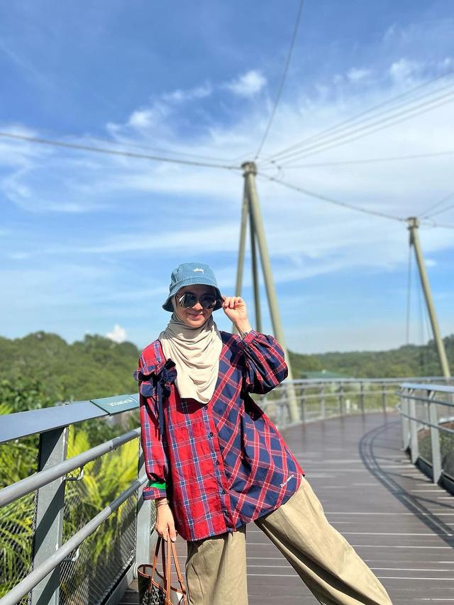 Gaya Casual dengan Bucket Head