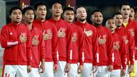 Timnas Indonesia harus puas bermain imbang 0-0 saat menghadapi Bangladesh pada laga uji coba yang bertajuk FIFA Match Day di Stadion Si Jalak Harupat, Bandung, Rabu (01/06/2022) malam WIB. Tim asuhan Shin Tae-yong tampil dominan sepanjang laga namun semuanya mentok ditahan kiper Bangladesh, Anisur Rahman. Meskipun begitu, tetap ada pemain yang tampil menonjol pada laga tersebut dan layak diberi kredit lebih. Berikut daftarnya. (Bola.com/M Iqbal Ichsan)