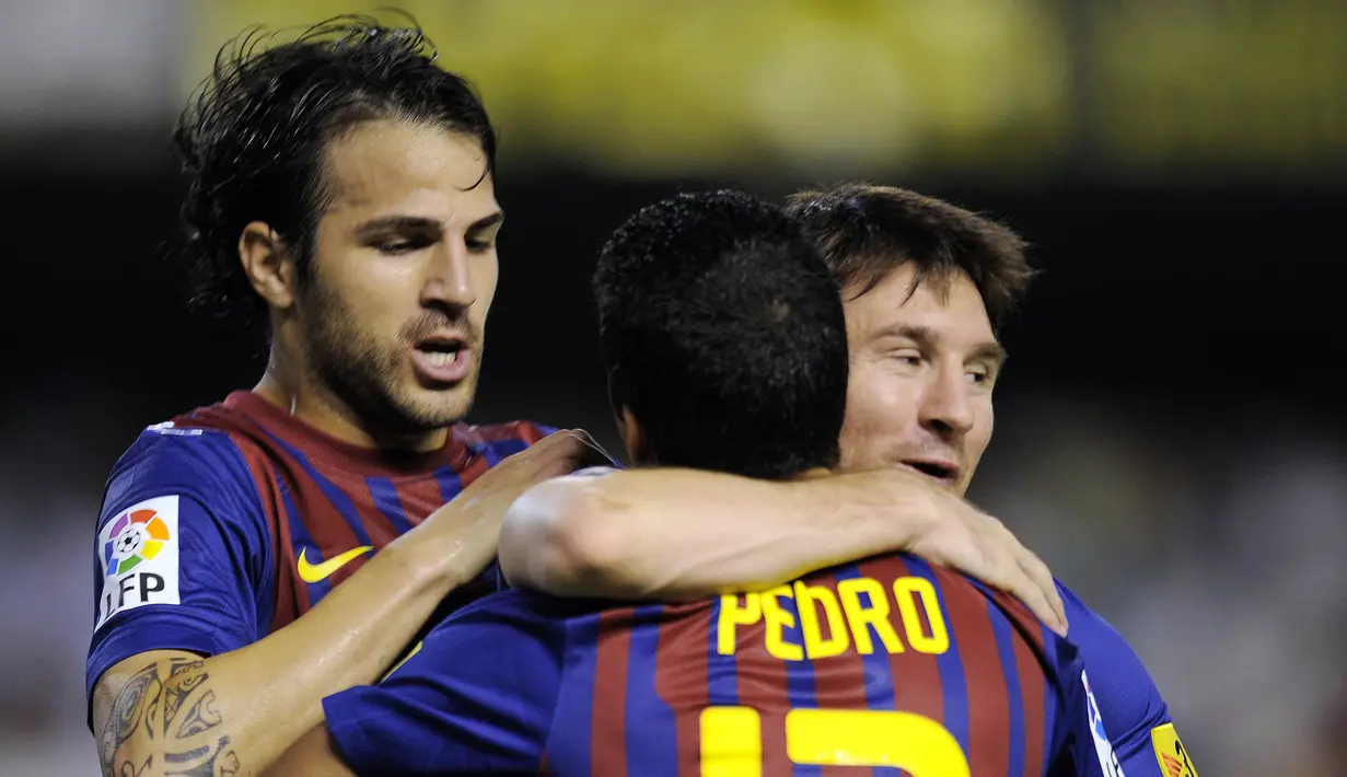 6. Ada 13 pemain yang pernah bermain untuk kedua kesebelasan, di antaranya Pedro dan Cesc Fabregas. (AFP/Lluis Gene)