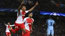 Striker Monaco, Kylian Mbappe, merayakan gol yang dicetaknya ke gawang Manchester City. Sementara ketiga gol dari Monaco dibukukan oleh Kylian Mbappe dan juga dua gol dari Radamel Falcao. (AP/Dave Thompson)