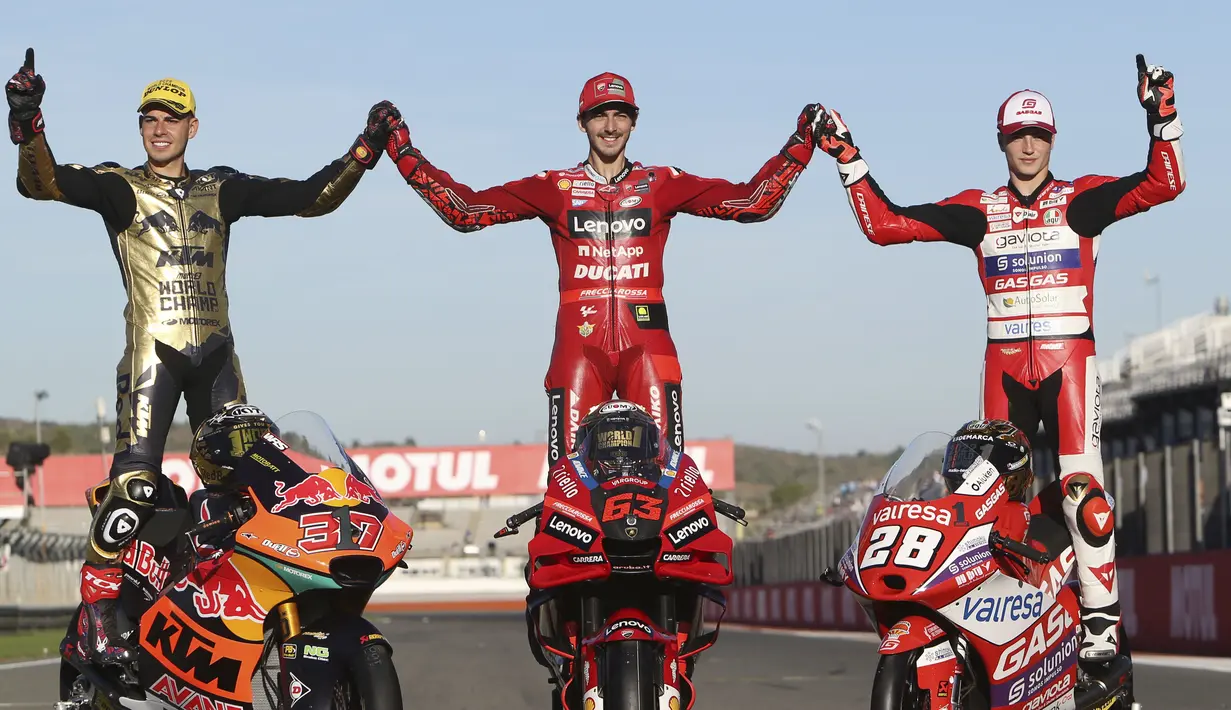 Pembalap Ducati Lenovo Team, Francesco Bagnaia, berhasil merebut gelar dunia MotoGP 2022. (AP/Alberto Saiz)