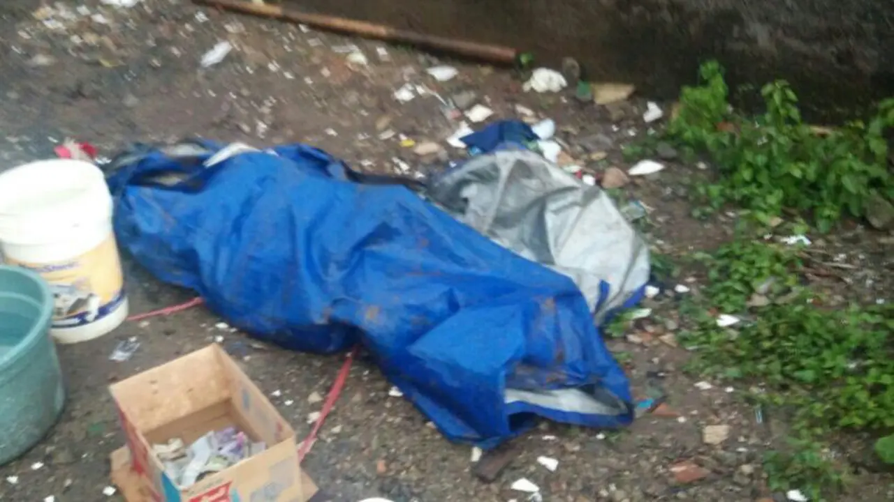 Pria Tanpa Identitas Ditemukan Tewas Mengambang di Kali Ciliwung