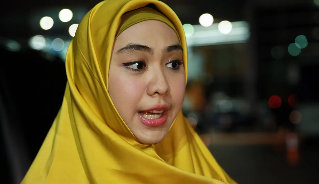 Oki Setiana Dewi mengaku sangat berterima kasih dengan para haters. Dengan begitu, ia bisa berintropesi dan bisa membuat lebih baik lagi. (Deki Prayoga/Bintang.com)
