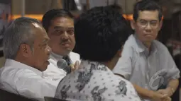 Kanan ke kiri : Marwan Batubara, Parlindungan Purba dan Mochamad Basuki Hadimuljono saat menjadi pembicara pada dialog kenegaraan terkait sumber daya air di Komplek Parlemen Senayan, Jakarta, Rabu (11/3/2015).(Liputan6.com/Andrian M Tunay)