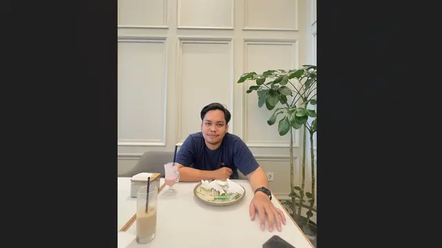 Seiring banyaknya masyarakat yang bermain game online, seorang mahasiswa bernama Nurdin Hakim Usman pun menangkap peluang bisnis top up.