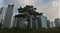 Suasana gedung perkantoran di Jakarta, Sabtu (17/10/2020). International Monetary Fund (IMF) memangkas proyeksi pertumbuhan ekonomi Indonesia 2020 menjadi minus 1,5 persen pada Oktober, lebih rendah dari proyeksi sebelumnya pada Juni sebesar minus 0,3 persen. (Liputan6.com/Johan Tallo)