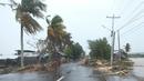 Badai Tropis Trami menerjang daratan di wilayah timur laut pulau utama Luzon, Filipina, pada Kamis (24/10/2024) pagi, memaksa sekolah dan kantor pemerintah tutup sementara. (AP Photo/John Michael Magdasoc)