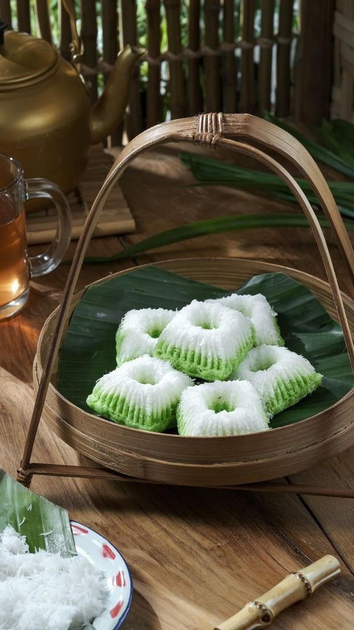 <b>Putu Ayu Pandan</b><br>