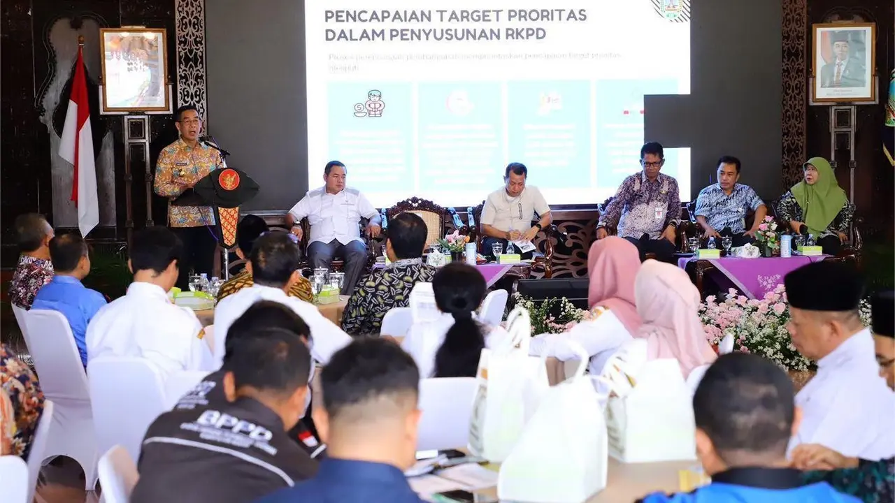Penanganan sampah yang semakin mendesak menjadi pembahasan agenda dialog Forum Komunikasi Publik Rancangan Awal Rencana Kerja Pemerintah Daerah (Kudus Tahun 2026. (Liputan6.com/Arief Pramono)