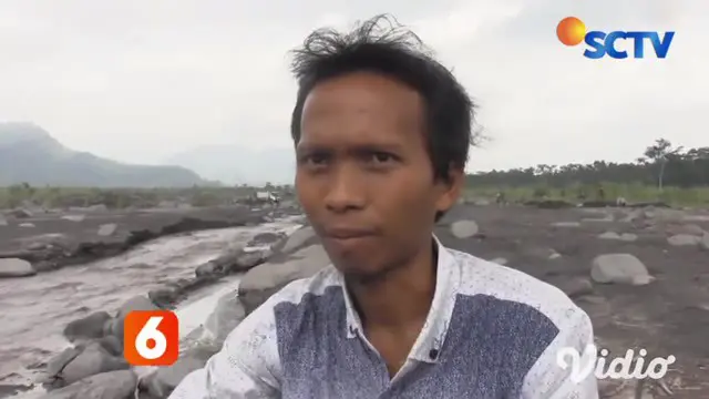 Gunung Semeru kembali menghanyutkan banjir lahar dingin. Akibatnya, akses jalan penghubung antar dua dusun di Kecamatan Candipuro, Kabupaten Lumajang, Jawa Timur, terputus.