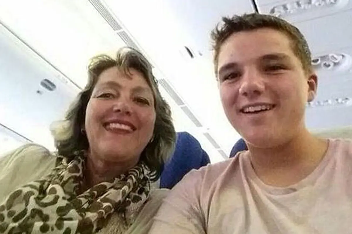Selfie Terakhir Ibu-Anak Jelang MH17 Meledak di Udara