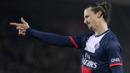 Saat berpindah ke PSG pada bursa transfer tahun 2012, Zlatan Ibrahimovic tetap mempertahankan dan tidak pernah merubah gaya rambut panjangnya yang dikuncir cepol. (AFP/Kenzo Tribouillard)