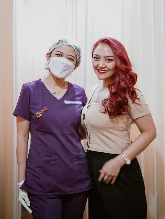 Ia masih berjuang mendapatkan berat badan idealnya ke 48kg, ia sudah berhasil turun dari 65kg ke 57 kg. [@sitibadriahh]