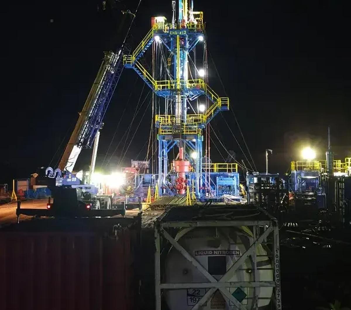 Hal itu dihasilkan dari penyelesaian pengeboran 502 sumur pengembangan, 511 work over (kerja ulang pindah lapisan), dan 21.764 well service well intervention (reparasi dan intervensi sumur).<br>
