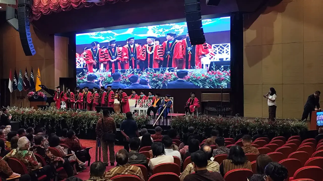 Pengukuhan guru besar UPH