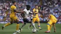 Noni Madueke (Inggris) menguasai bola di laga Inggris vs Andorra Kualifikasi Piala Dunia Grup K di Villa Park stadium, Birmingham, 6 September 2025. (AP Photo/Dave Shopland)