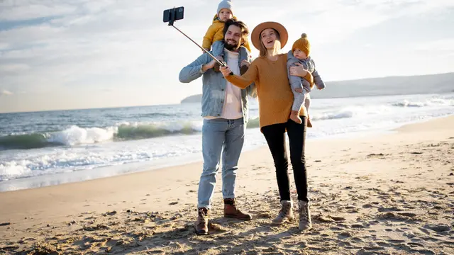Manfaatkan Timer atau Tripod Mini